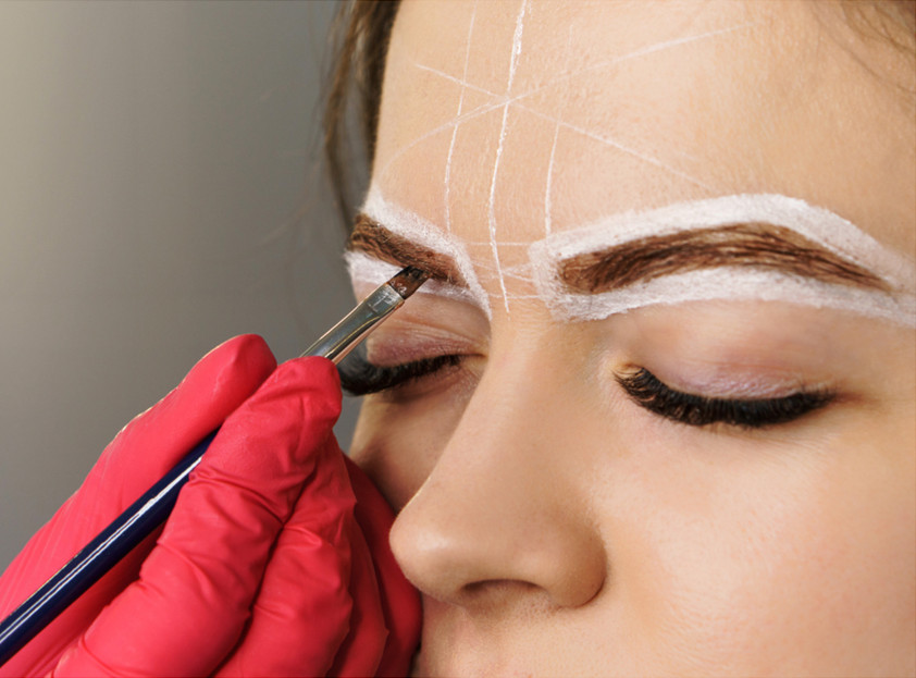 Sourcils au henné Mettez de la couleur dans votre vie en colorant vos sourcils! Eyelash